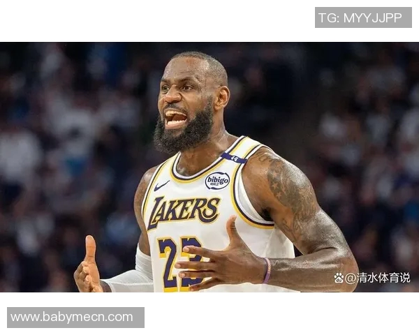 詹姆斯对足球明星的热爱与追随背后隐藏的故事与情感