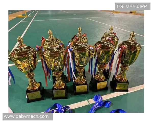 上海羽毛球队在邀请赛中以77分稳居积分榜首位展现强劲实力